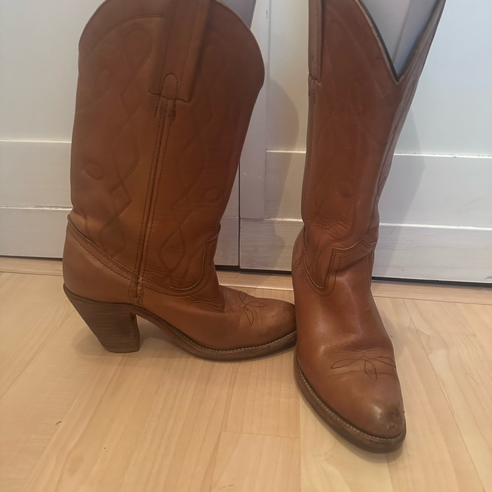 Vintage Frye Tan Stitched Pointed Toe Heeled Country Western Leather Boots 7